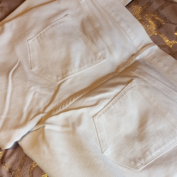 Old Navy Women's Cream Skinny Jeans - Picture 3 of 3